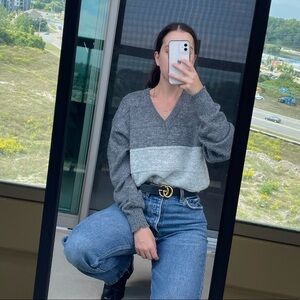 Vintage Colour Blocked Grey and White V-Neck Sweater Size Medium